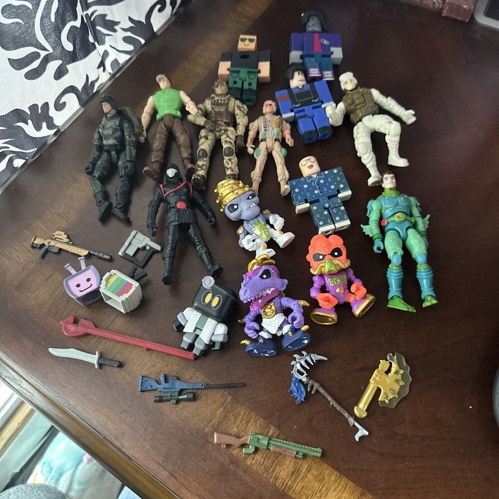 Vintage to Now, Lot of 25 Action Figures, G.I. Joe Roblox and weapons